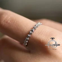 نمای نزدیک انگشتر حلقه زنانه میکرو کد rg01200 در دست